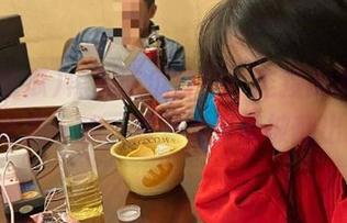 黑料吃瓜官网：连接瓜友的app，手指一点，背景故事就被翻出来！