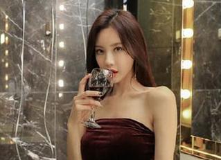 迷路？不存在的！在黑料正能量苹果版，历史不过是场黑色的狂欢！
